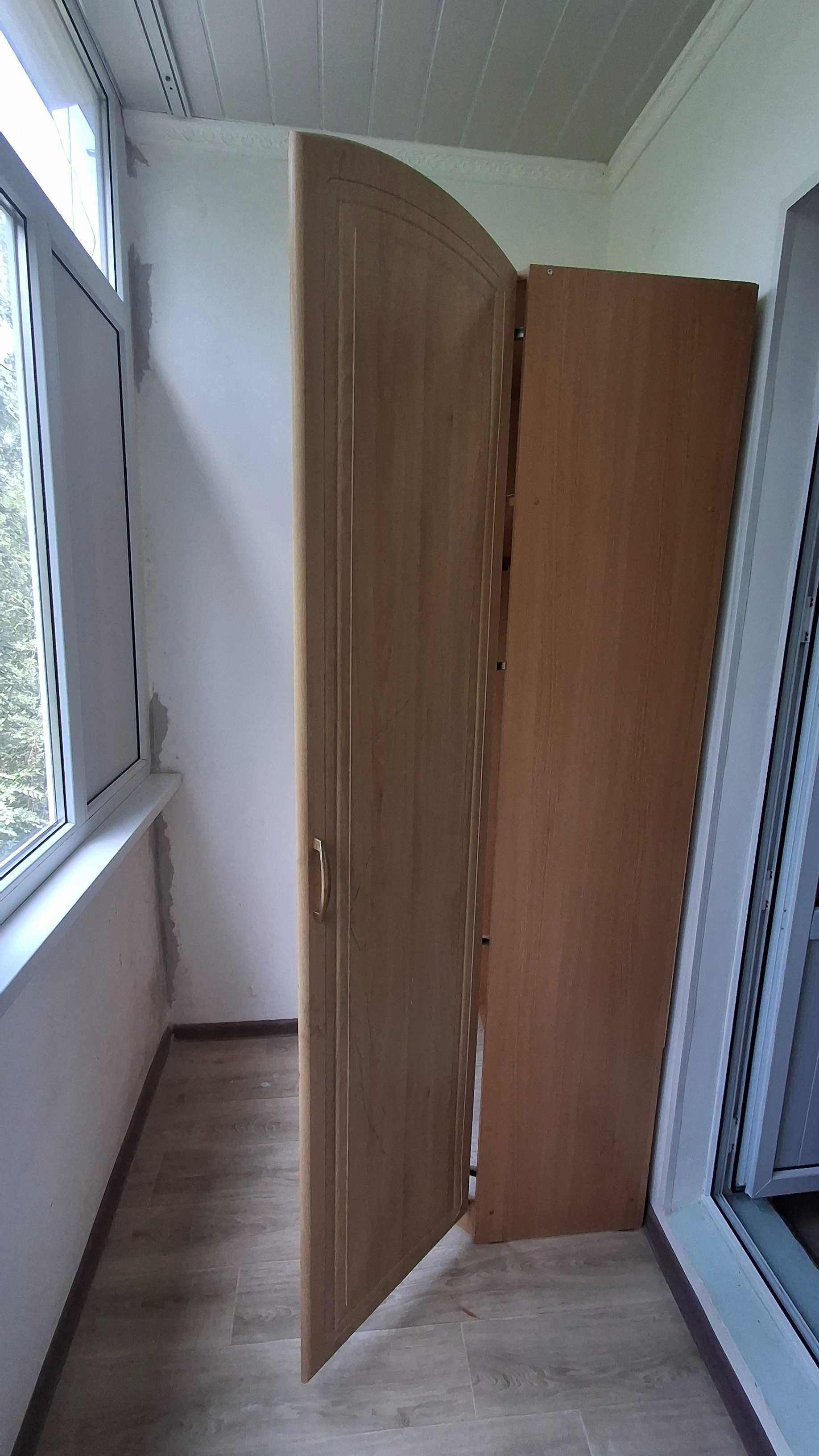 2 Шкафа для одежды и для разных вещей без тумбочек