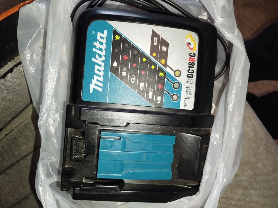 Продаю зарядное устройство.