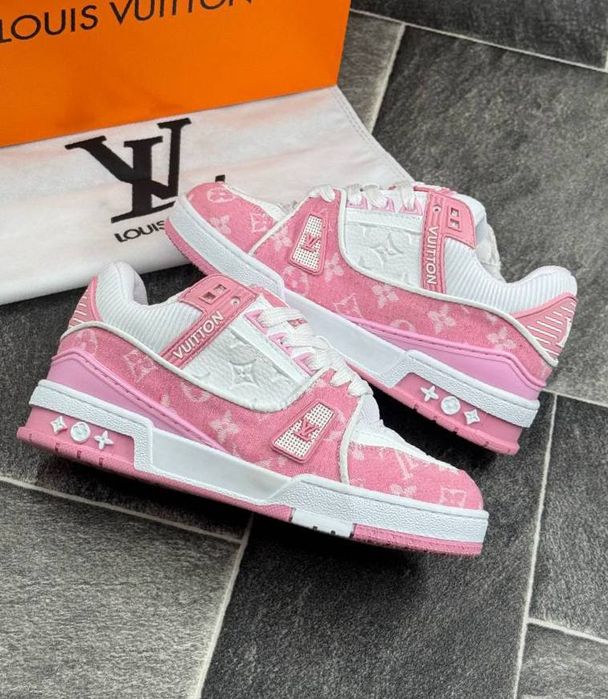 Adidași dama Louis Vuitton