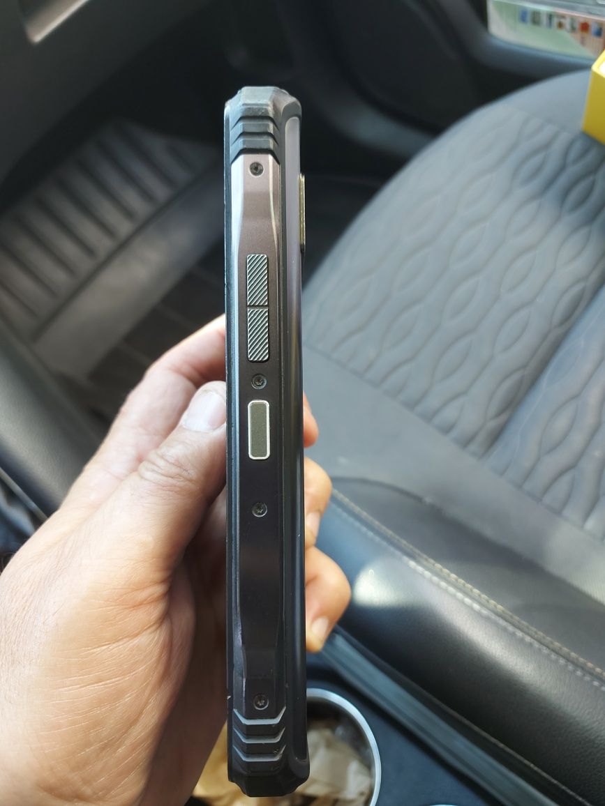 Продаван DOOGEE V30 T