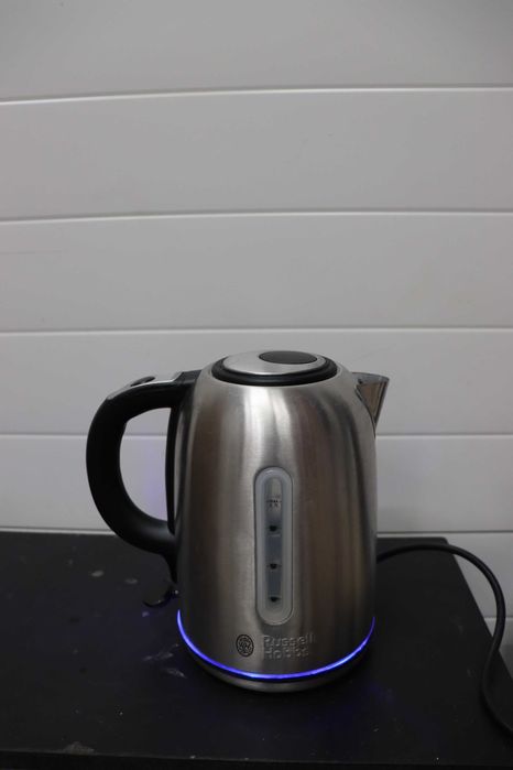 Russell Hobbs  безжична кана от неръждаема стомана,1.7л, 3kW,UK щепсел