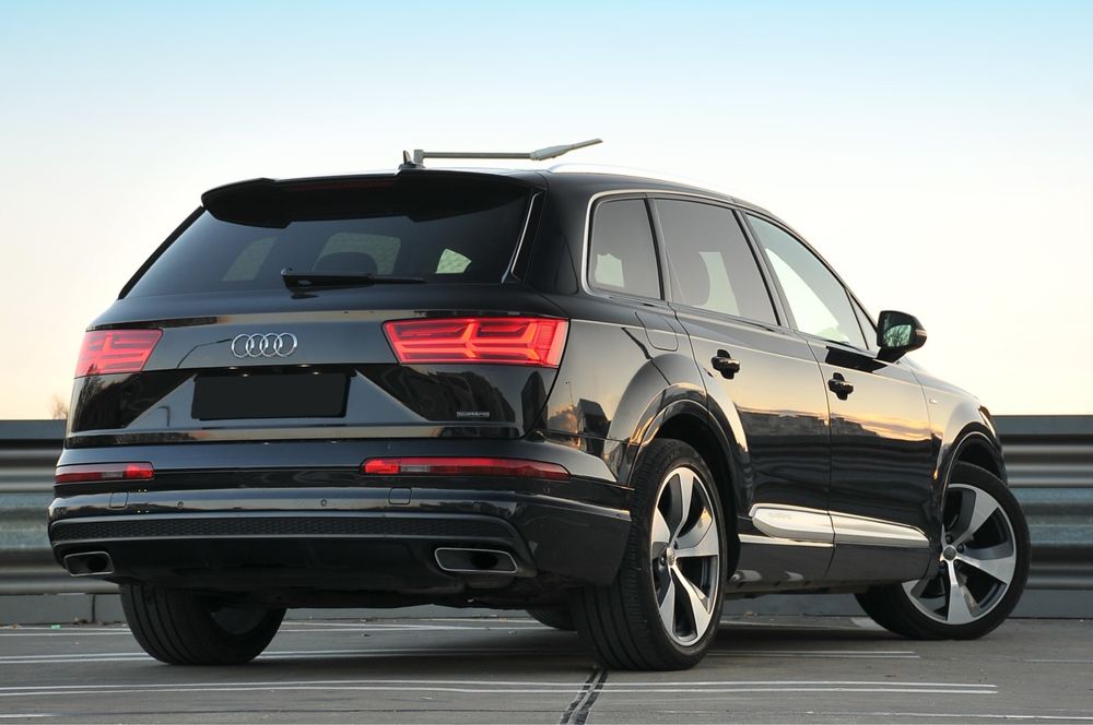 Audi Q7 S-line mod 2018 pret 22900