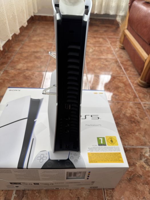 Consola PlayStation 5 , 2 controllere si 3 jocuri