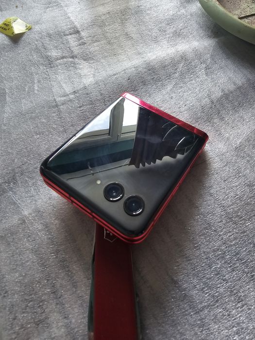 Motorla Razr Ultra 40