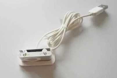 iPod shuffle 1GB със зареждаща станция