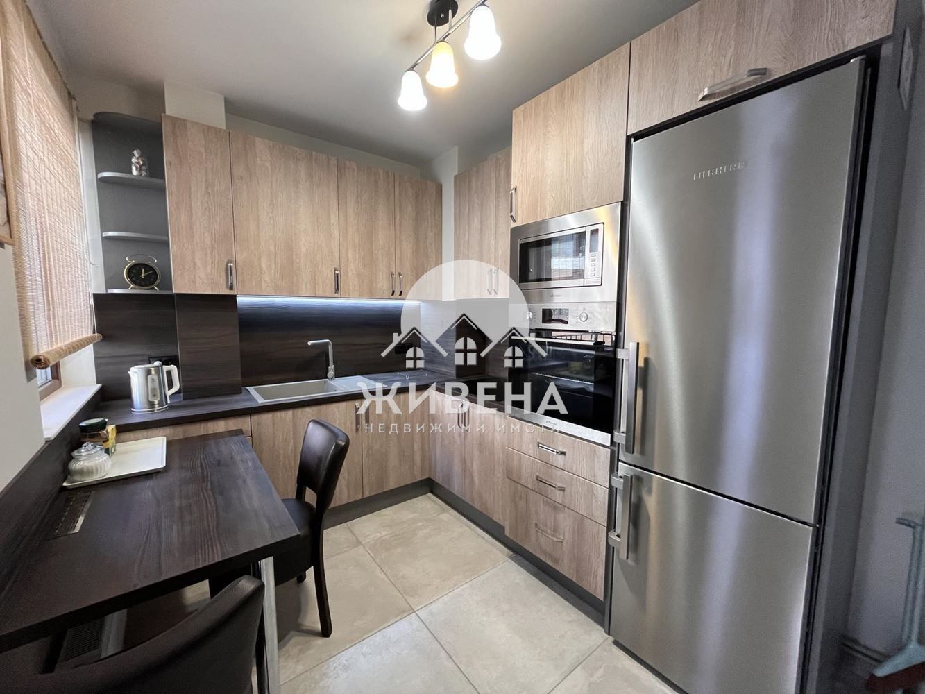 Продавам обзаведен 3-стаен апартамент, кв. Младост 1, с паркомясто