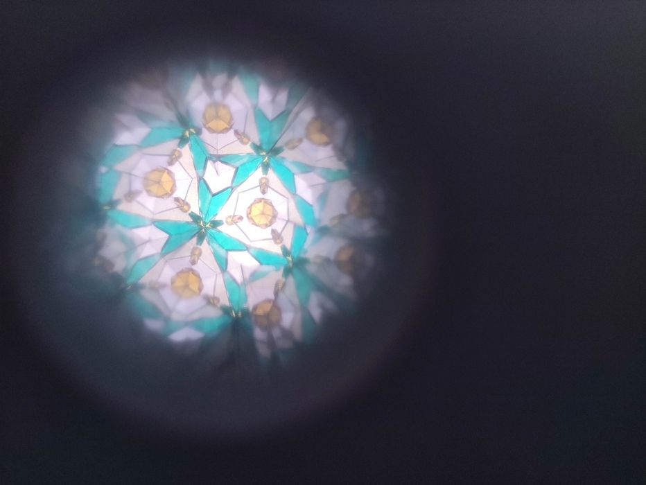 Продавам голям детски калейдоскоп