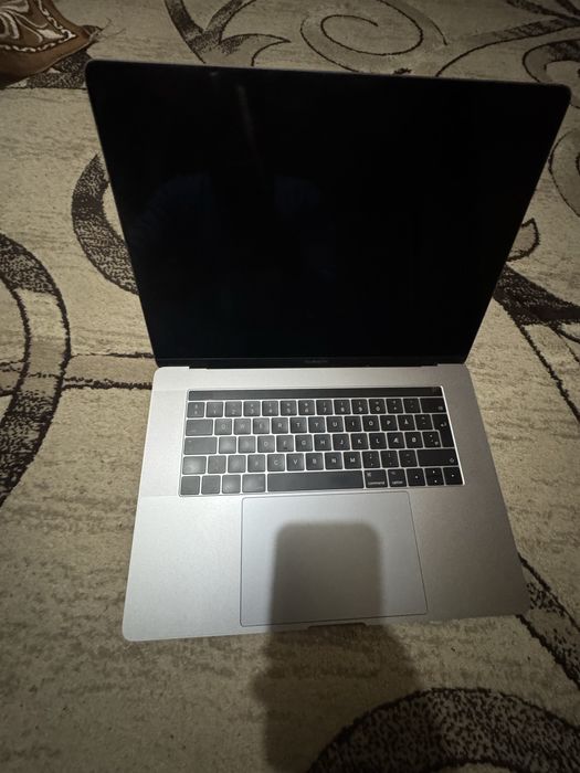 MacBook Pro!Model A1707
