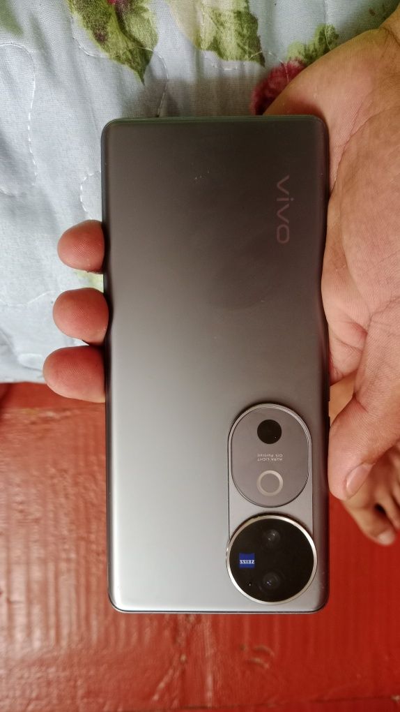 Vivo v40 12p 256g