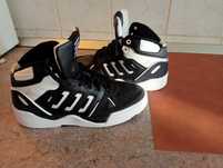 Vind Adidas Midcity