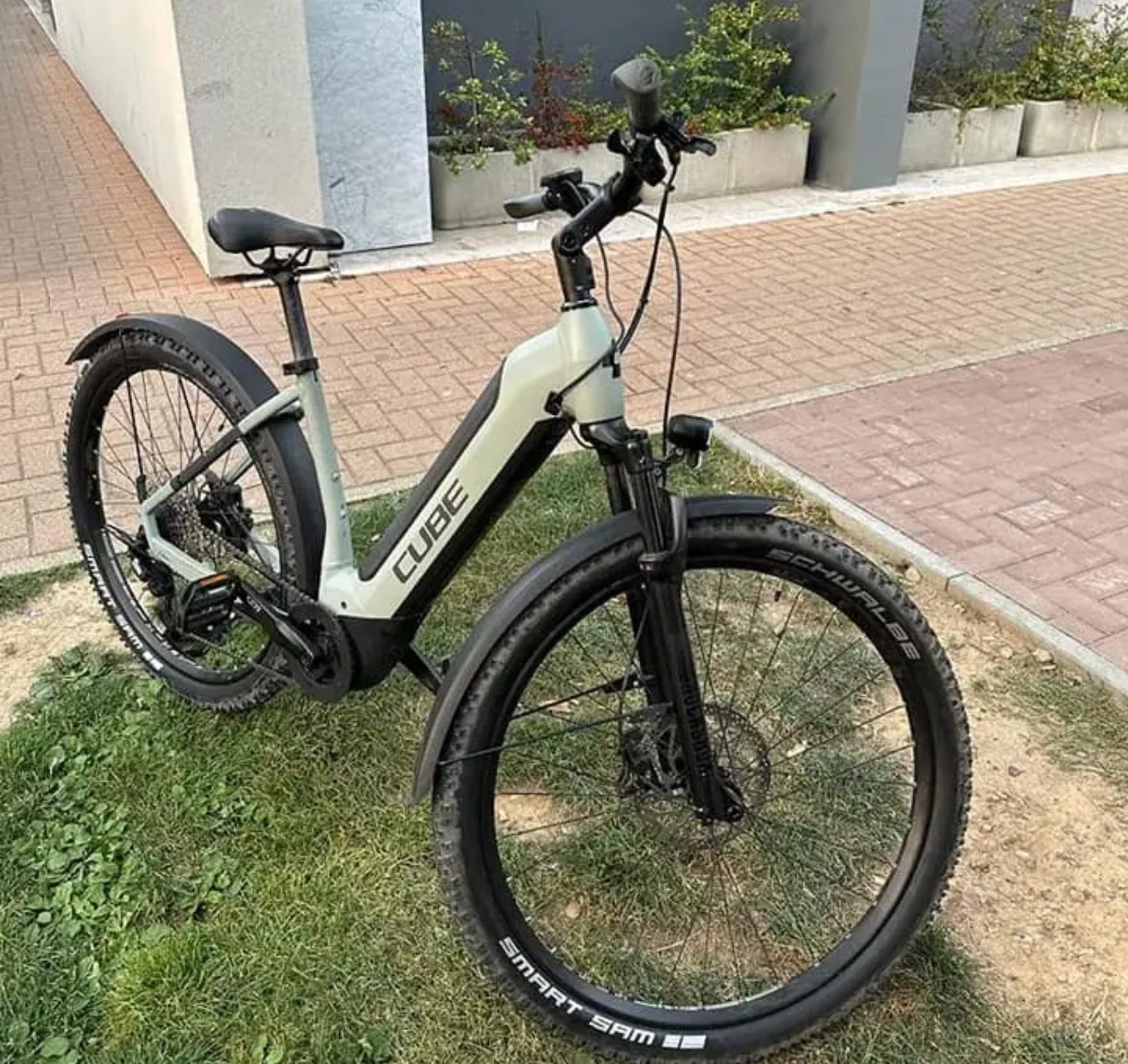 Angajam curieri București Glovo Bolt / inchiriez bicicleta electrica