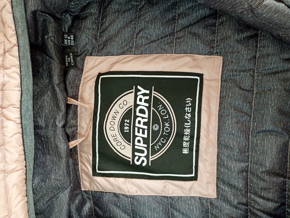Vând geaca Superdry femei