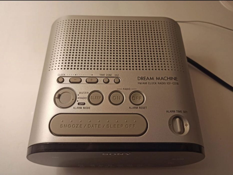 Philips + Sony : radio FM / AM, ceas, alarmă, calendar