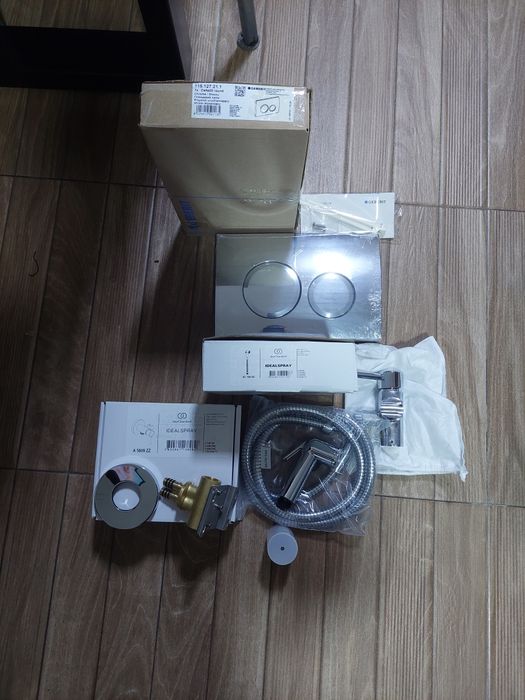 Vând duș igienic și clapeta wc