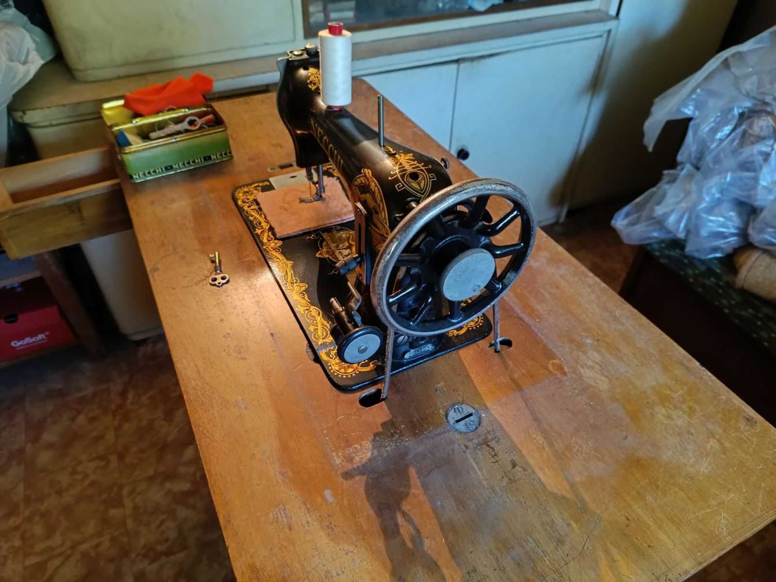 Продавам крачна шевна машина "NECCHI"