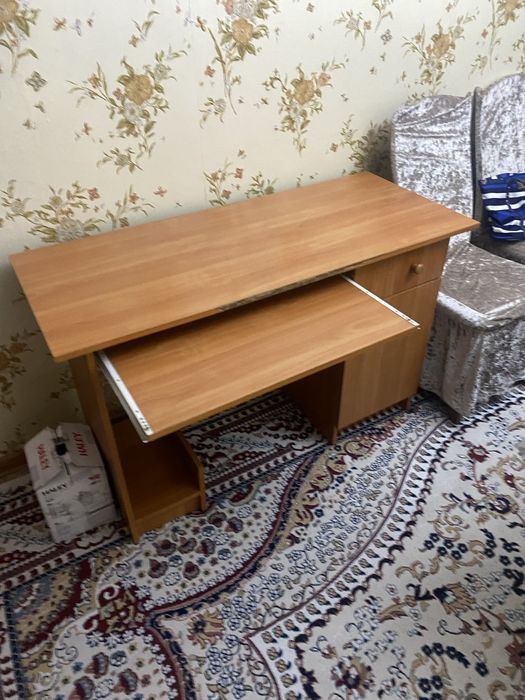 Стол компьютерный