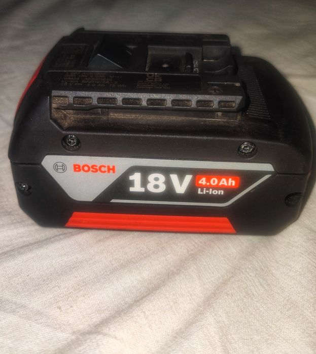 Set Bosch Profesional 18V – Baterie 4Ah + Încărcător GAL 18V-40