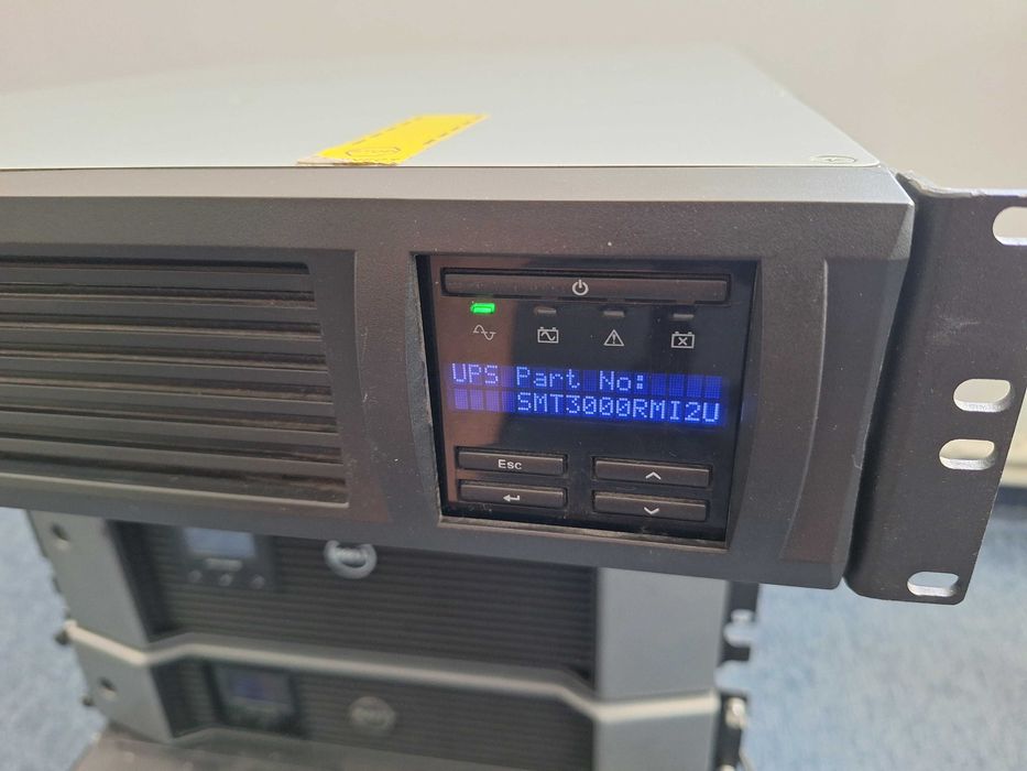 APC Smart-UPS, 3kVA, Rackmount 2U, SMT3000RMI2UC
