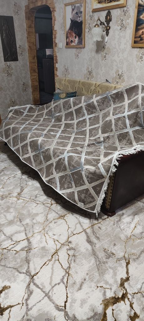 Продается ковер безворсовый 160*230 см.