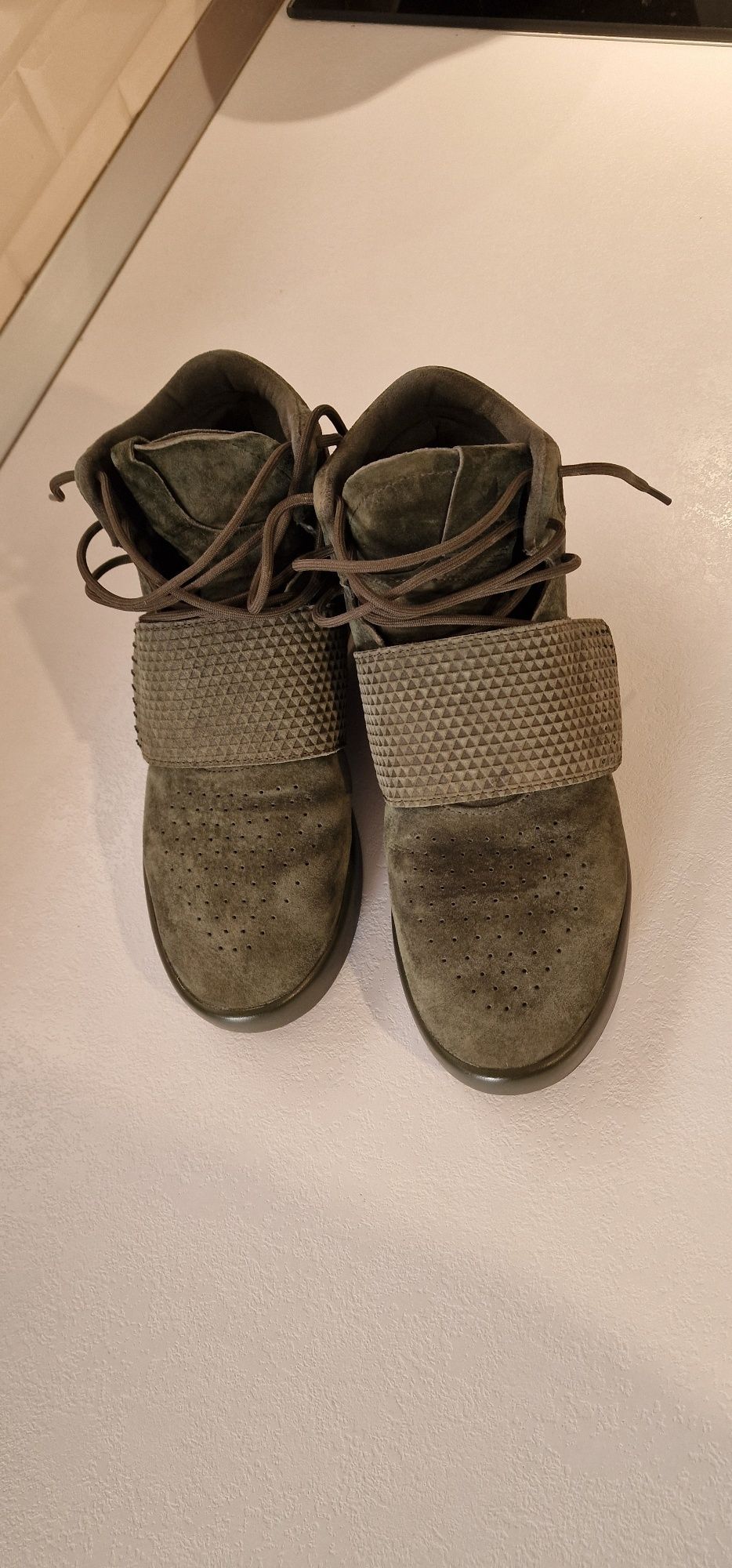 Vând Adidas  Tubular  Invader Strap marimea 42