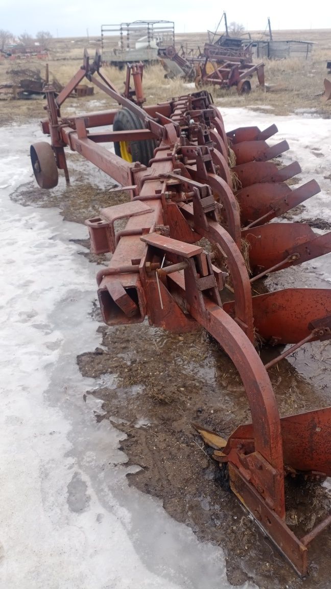 Плуг сельхозник на к 7оо
