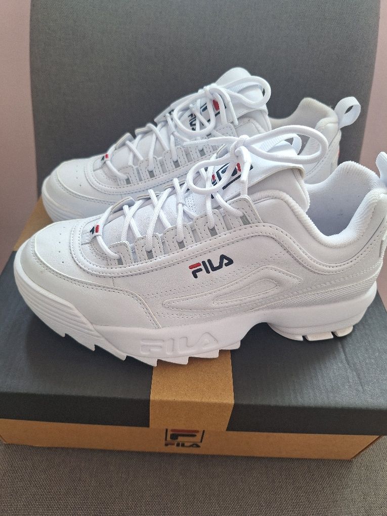 Чисто нови обувки Fila Disruptor (39 умален размер)