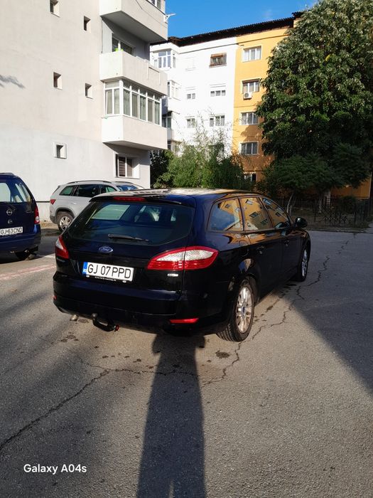 Vând Ford mondeo