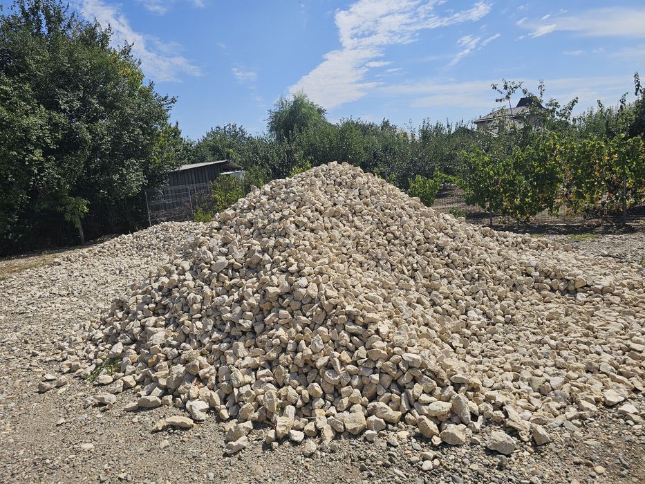 Vând Piatră Spartă din Calcar / Garduri / Alei / Decorațiuni.