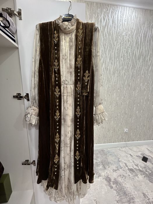 Қазақи нақыштағы шапан