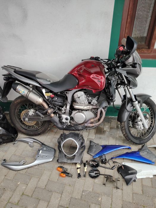 Dezmembrez Honda Transalp 700