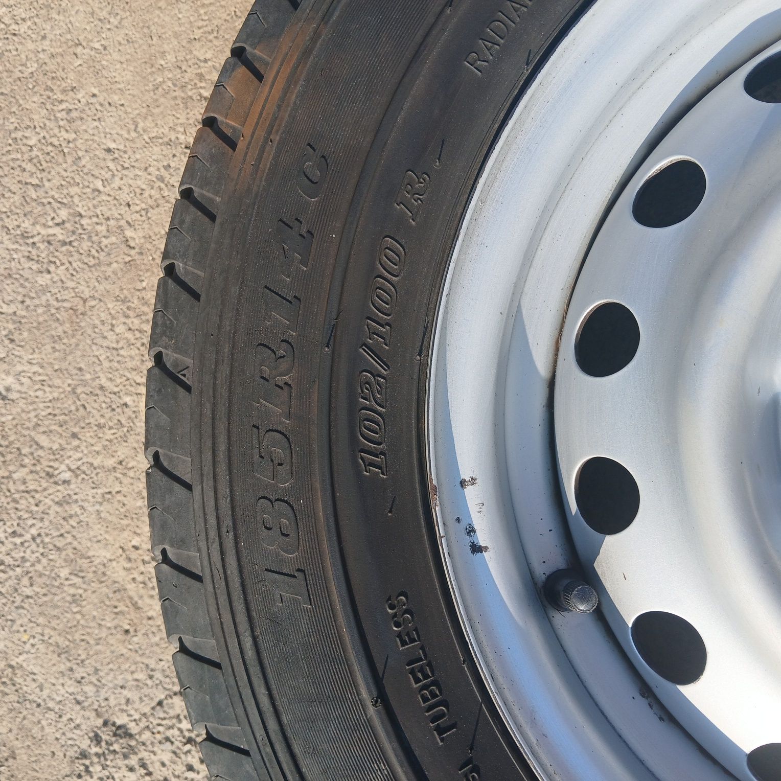 Джанти и гуми за Нисан 185 R 14 C
