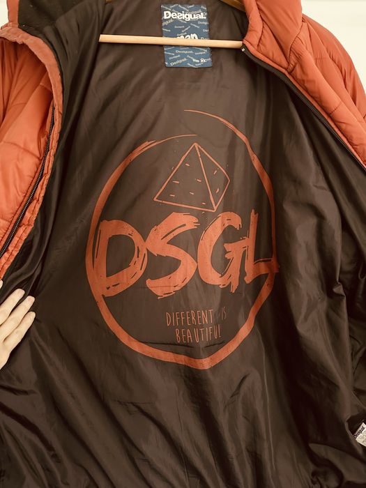 Geaca groasa , Desigual originala cu gluga si material impermeabil XL