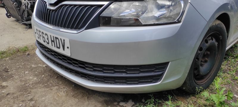 Spoiler Bara Fata Skoda Rapid 2012 - 2017 Culoare LA7W