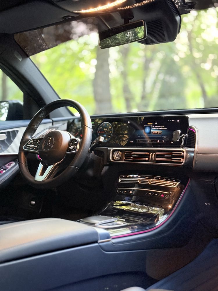 Mercedes Benz EQC400