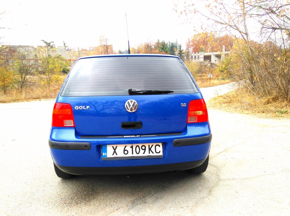 Продавам ФОЛКСВАГЕН Голф 1,6 С АГУ