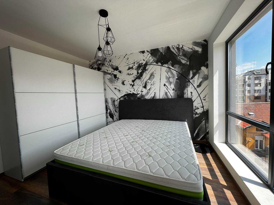 Продава се Двустаен апартамент в София, Център - 68 кв.м за 2552 €/кв.м - Снимка #1