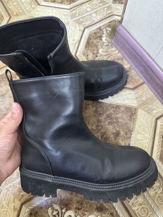 Продам осенние ботинки 35 размера