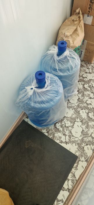 Продам бутыль 19л. Есть 3 шт. Продаю в связи с переездом!