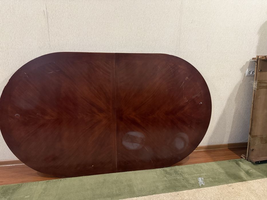 Продам стол овальный