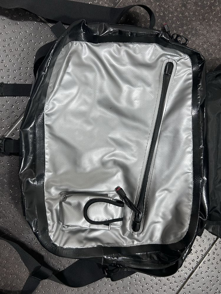 Водоустойчива чанта за лаптоп кожена RACER Swissmade 100% waterproof