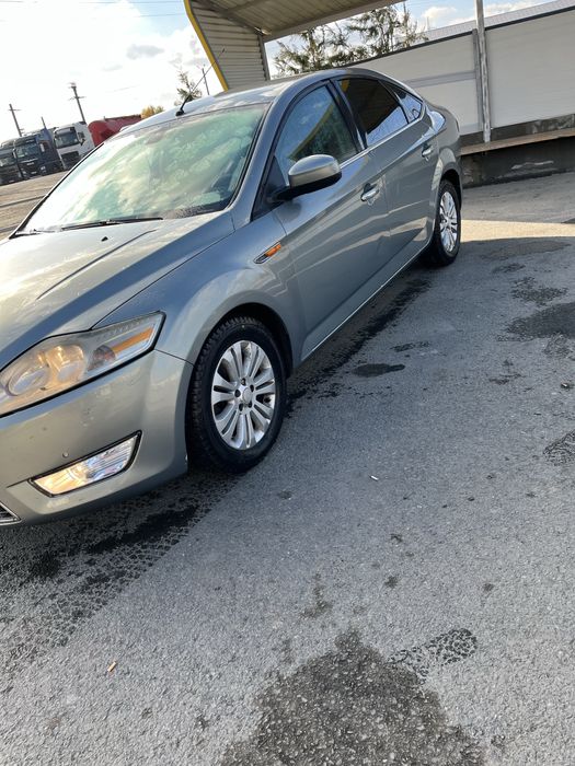 Vand   Ford Mondeo( sau fac schimb cu masina automata)