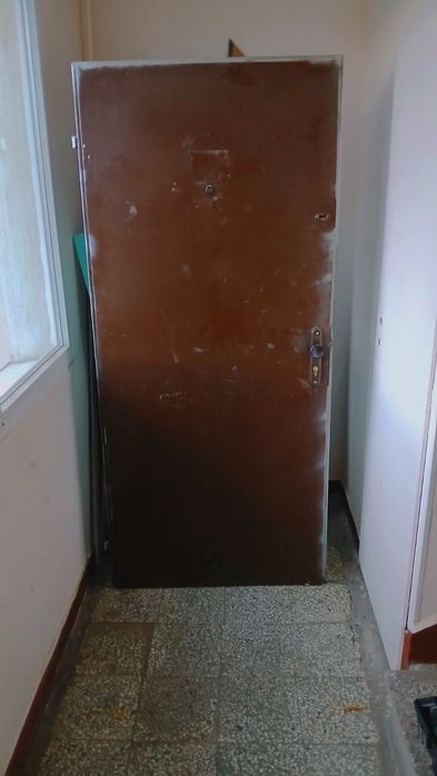 Желязна входна врата