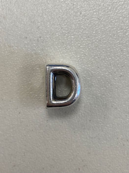 Сребърен талисман Пандора с буквата “Д”