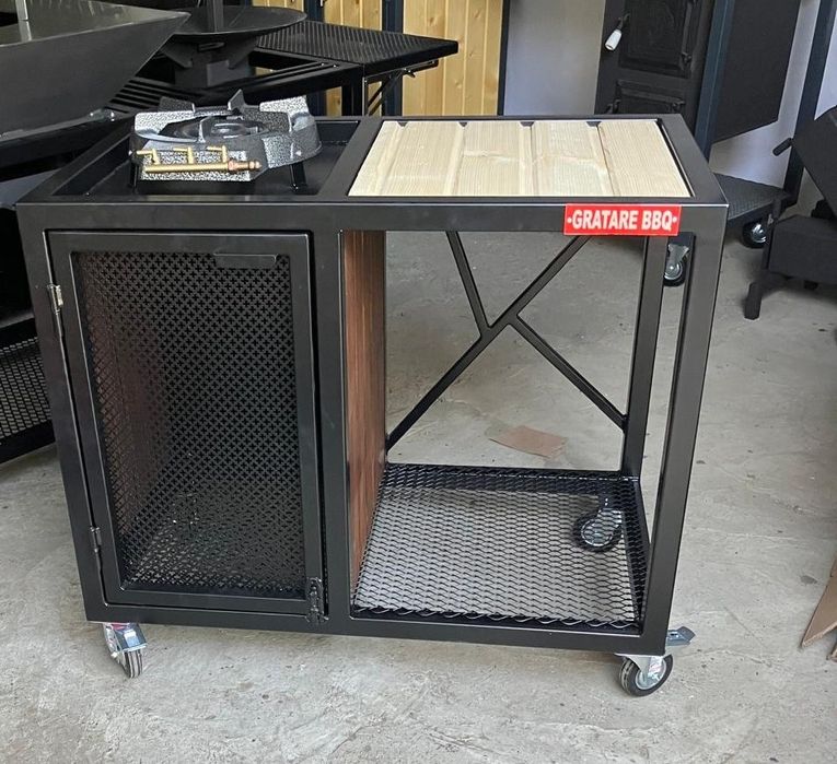 Grătar cu blat de lucru și arzător pe gaz