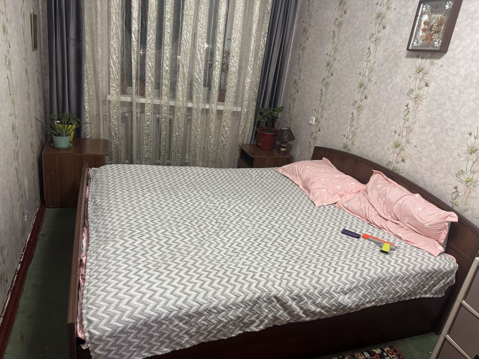 Продам шкаф и две тумбочки