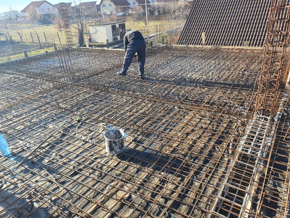 Execut lucrări de construcții. Case la rosu.instalati.finisari interio