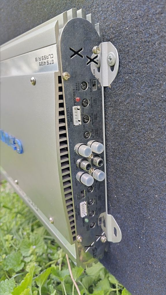 CRUNCH USA Dual Subwoofer Бас каса и усилвател CRUNCH