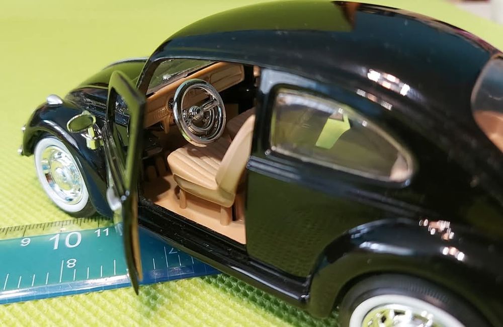 Метална количка Volkswagen Beetle. Цена: 40лв.