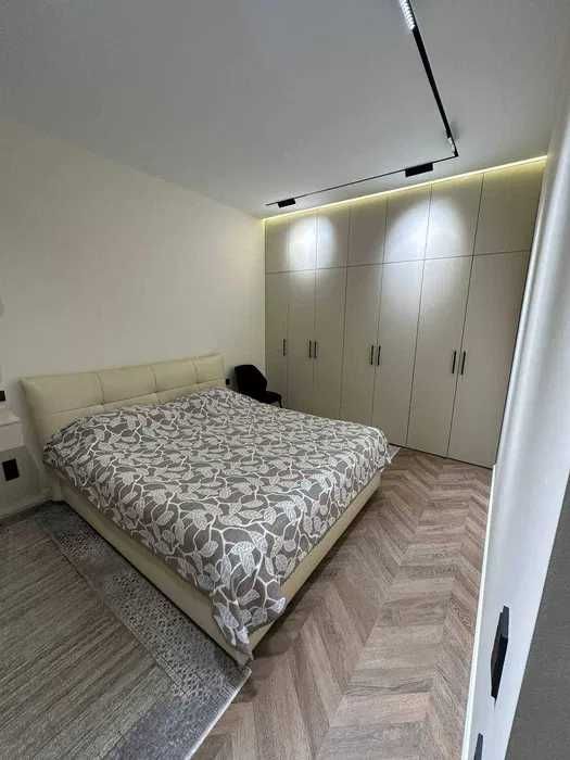 Аренда 4-комнатной на Садык Азимова/Центр