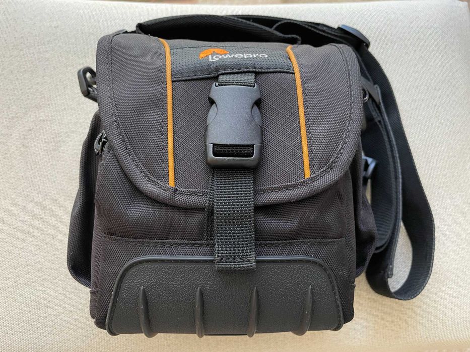 Чанта за фотоапарат Lowepro Adventura SH 120 II Черна